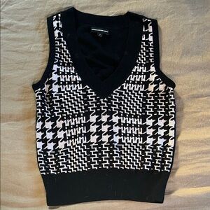 Express Monochrome Houndstooth V-Neck Sweater Vest